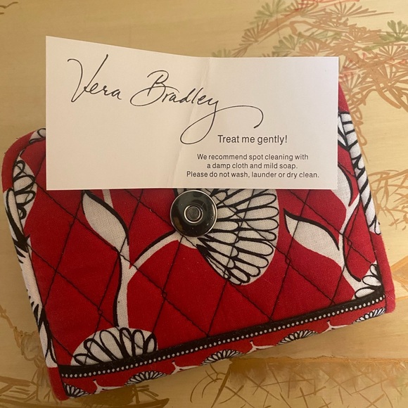 🎈🎈S O L D 🎈🎈👍👍 Vera Bradley Floral Red Black and White Quilted Wallet - Picture 9 of 12